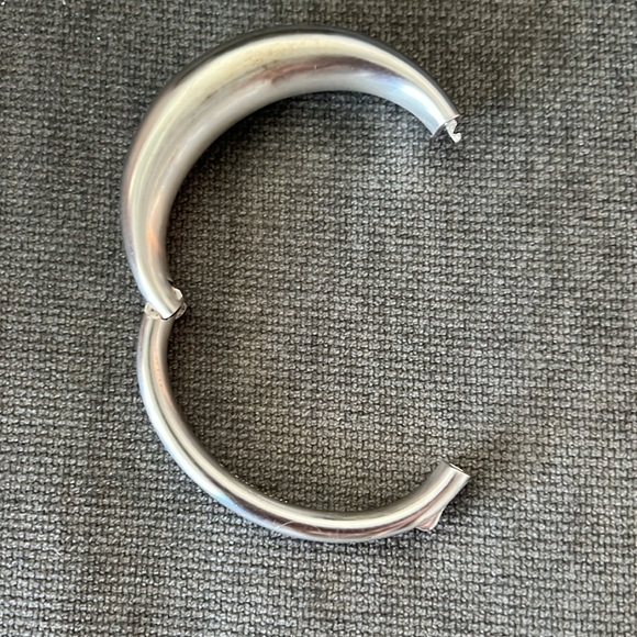 Kendra Scott Kaia Bangle Bracelet With Tags and Dust Bag - Picture 5 of 13